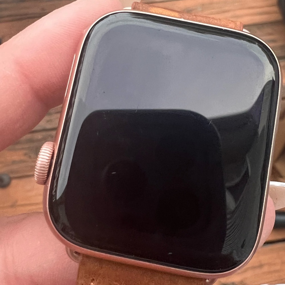 Rose gold Apple Watch 4 series 44 mm